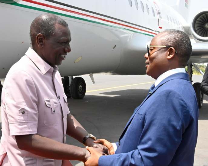 President William Ruto is received by President Umaro Mokhtar Sissoco Embaló upon arrival in Guinea Bissau for an official visit, April 4, 2024.