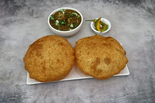 Paneer Wale Chole Bhature [Serves 1]