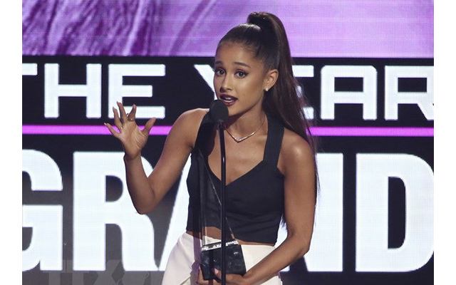 Ariana at the American Music Awards