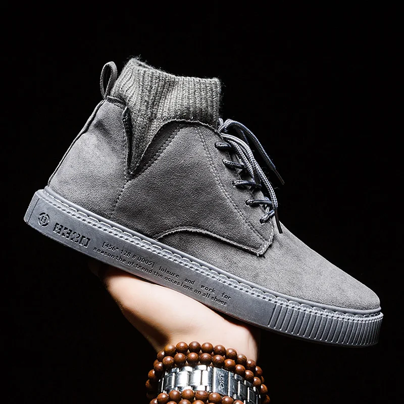 Baskets montantes décontractées à l'anglaise pour homme. Confort et style au quotidien. Durabilité et design intemporel. Parfaites pour tout.