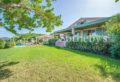 Villa with pool and garden 5