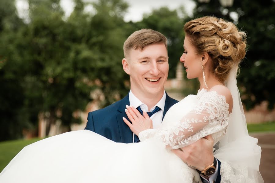 Fotógrafo de casamento Aleksandra Kharlamova (akharlamova). Foto de 24 de julho 2017