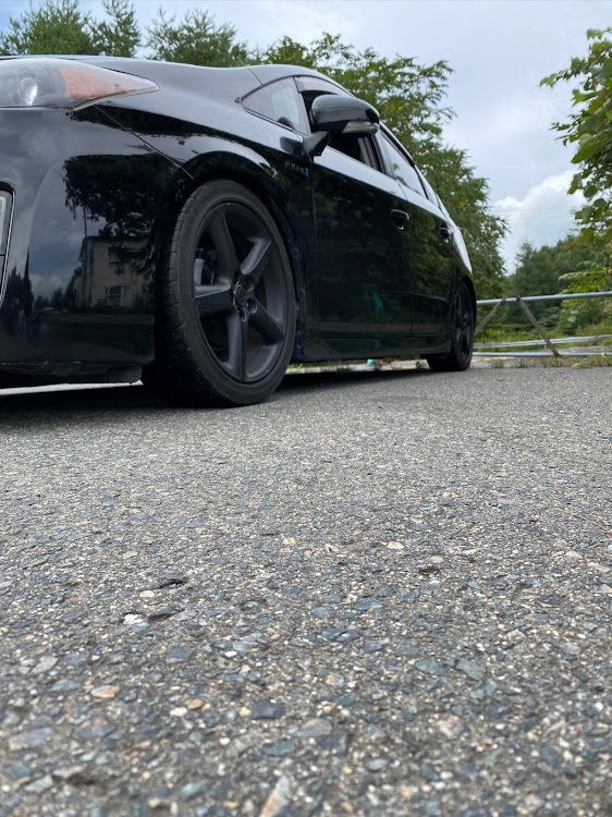 プリウスの夏の終わり・低そうで低くない少し低い車・車高調整・XYZ 車高調に関するカスタム事例の投稿画像2枚目