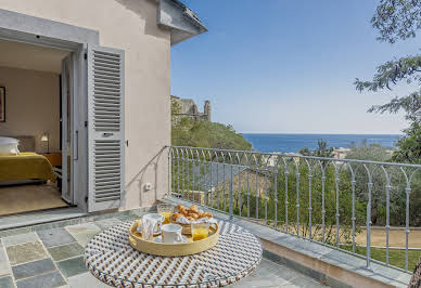 Villa en bord de mer avec jardin 2