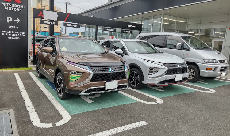 エクリプスクロスのphev・エクロス　高知・ディーラーに関するカスタム事例の投稿画像1枚目