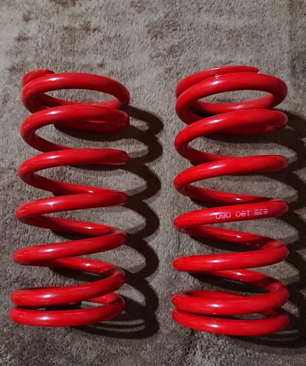 ワゴンRスティングレーの車高調整・スプリング交換？・DIYに関するカスタム事例の投稿画像1枚目