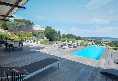 Villa avec piscine et terrasse 3