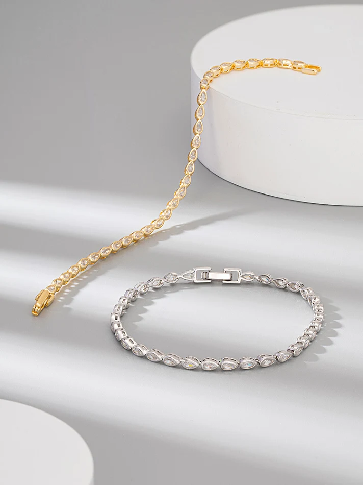 Pulseira de zircônia com gota d'água, personalidade fashion, um acessório elegante e brilhante que realça sua beleza e estilo.
