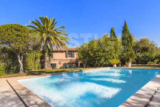 House with pool 3