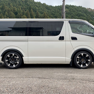 ハイエースバン GDH206V