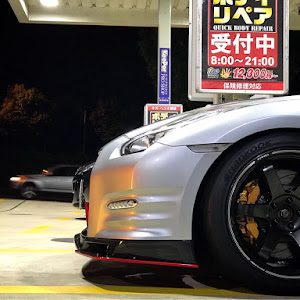 NISSAN GT-R