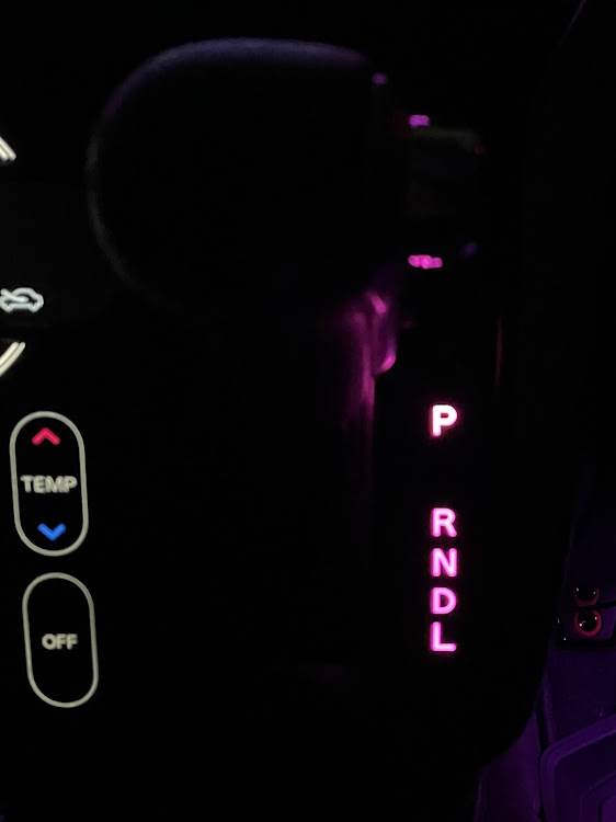 デイズハイウェイスターのDIY・ピンク・打ち替え・RGB・イカリングに関するカスタム事例の投稿画像2枚目