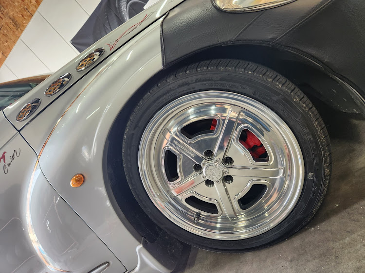 PTクルーザーのクライスラーPTクルーザー・アメ車好きと繋がりたい・ピンストライプアート・ワンオフオリジナル鍛造ホイール・アメ車乗りに関するカスタム事例の投稿画像5枚目