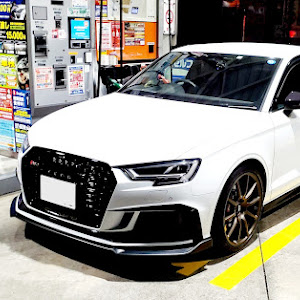 RS3 セダン