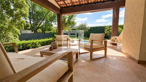 House with pool and garden 3