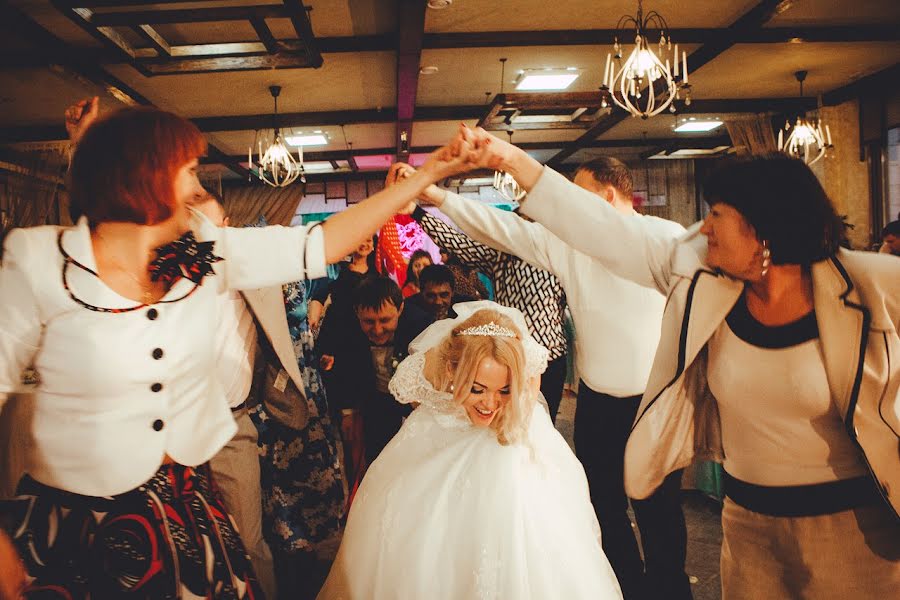 Fotógrafo de casamento Elena Yastrebova (jeraart). Foto de 7 de julho 2016