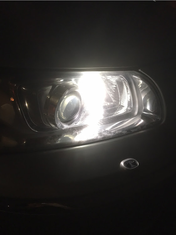 V70のポジションランプ交換・ポジションLED化・白くていいゾ同志に関するカスタム事例の投稿画像1枚目