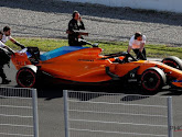 Het zal toch niet? McLaren Vandoorne valt stil en zorgt voor eerste rode vlag