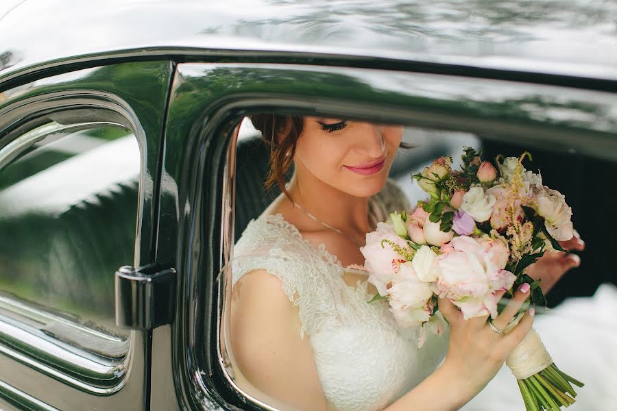 Fotógrafo de casamento Viktoriya Khruleva (victori). Foto de 23 de junho 2015