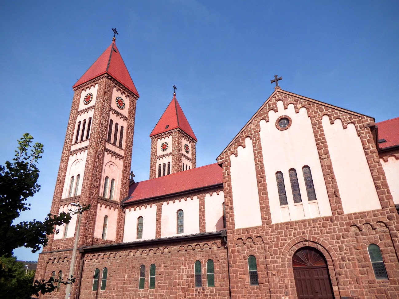 Balatonfüred - Krisztus Király rk. templom (vörös templom)