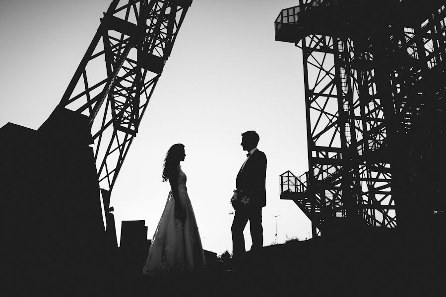 Fotógrafo de casamento Maciej Niesłony (magichour). Foto de 8 de outubro 2016