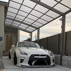 NISSAN GT-R