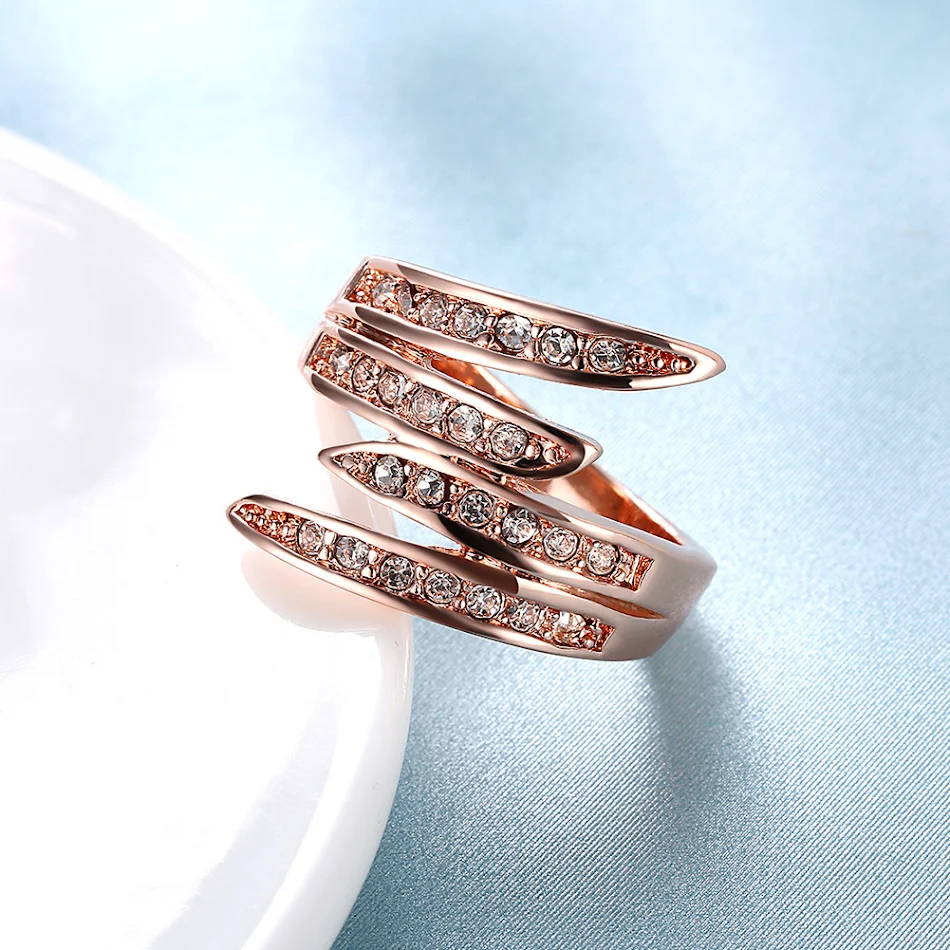 Armband Ornament Legering Ring Europees Amerikaans Zirkonia Ring Elegant en Schitterend Sieraad Ideaal Geschenk en Mode Accessoire voor Dames