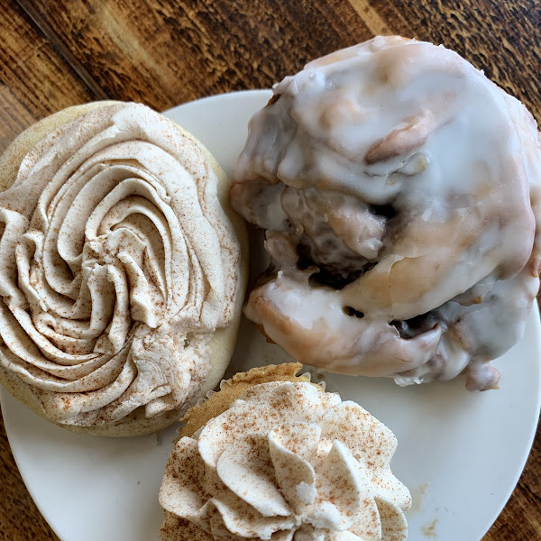 Sugar cookie, cinnamon bun, pumpkin cupcake