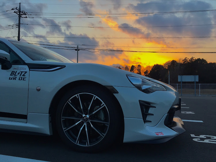 86の毎日楽しく元気に・仕事終わりにパシャリ・会社の駐車場に関するカスタム事例の投稿画像1枚目