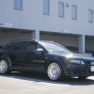 RS4 アバント B7