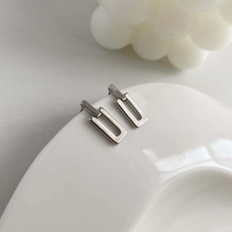 Mode luxe oorbellen dames niche design rechthoekig. Verfijn je stijl met deze elegante en unieke oorbellen, ideaal voor een vleugje luxe.