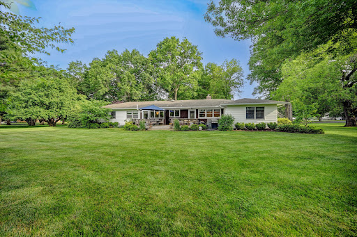 House with garden 3