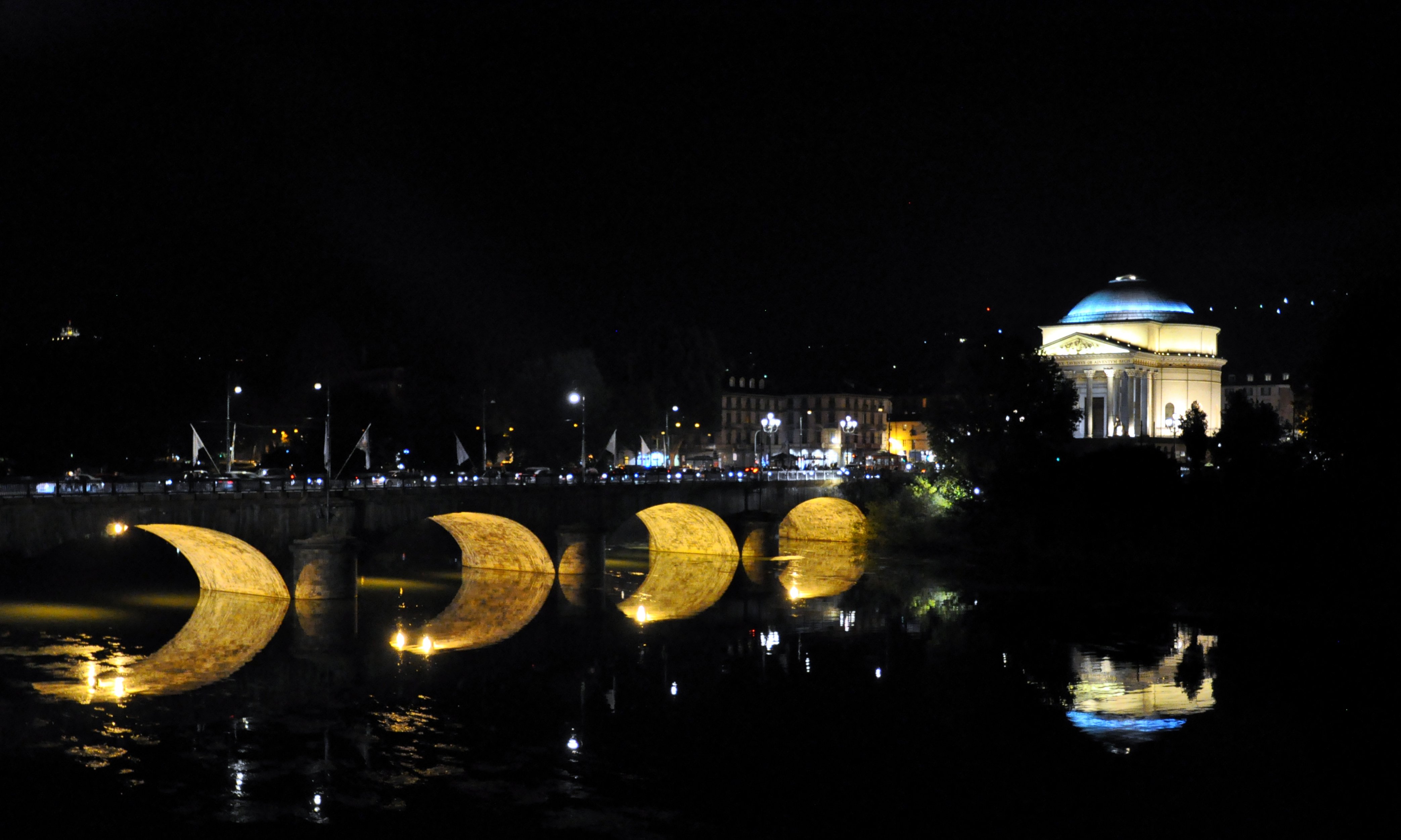 city ​​at night di utente cancellato