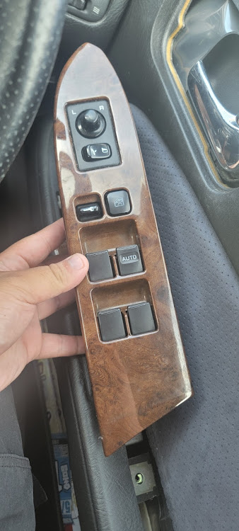 セドリックのDIY・オーディオ交換・フロントスピーカー交換・ツィーター取付・カロッツェリア carrozzeriaに関するカスタム事例の投稿画像4枚目