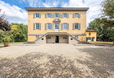 Villa with pool and garden 1