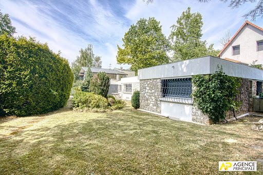 House with garden and terrace 3