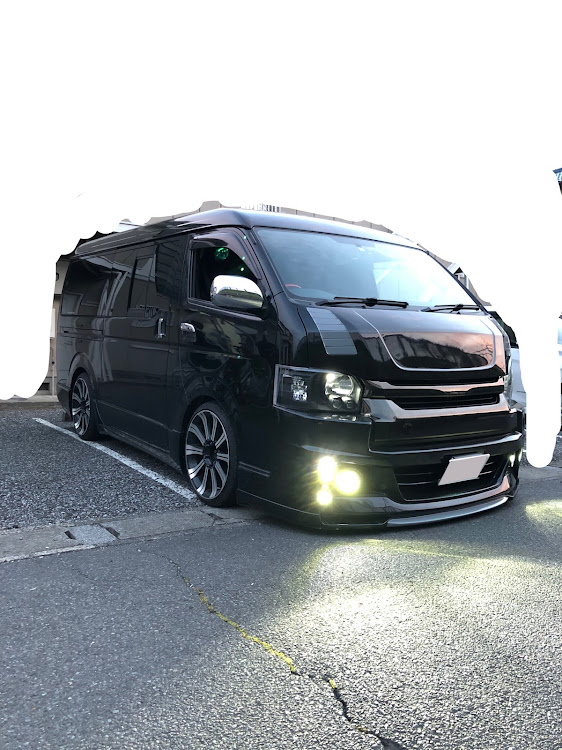 ハイエースバンのダイナスティ・洗車・車高詐欺・ハイエースに関するカスタム事例の投稿画像1枚目