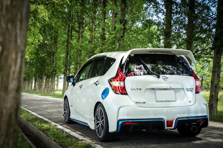 ノートeパワーのNOTE・NISMO・BLUE NISMO・梅雨入り・ドライブに関するカスタム事例の投稿画像1枚目