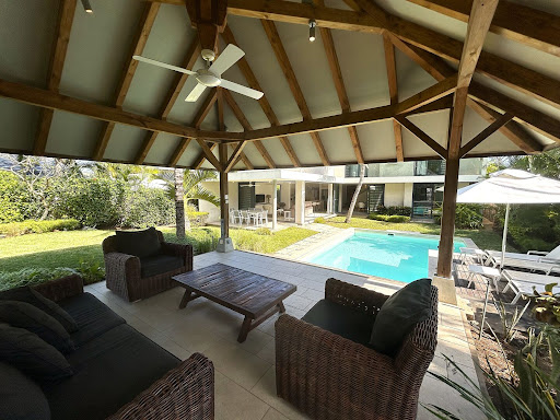 Villa with pool 4