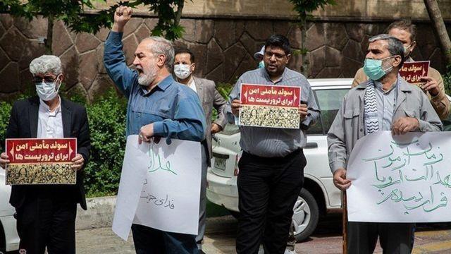 تجمع مقابل سفارت سوئد در تهران در اعتراض به دادگاه حمید نوری