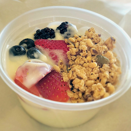 Fresh Berries Yogurt Parfait Cups