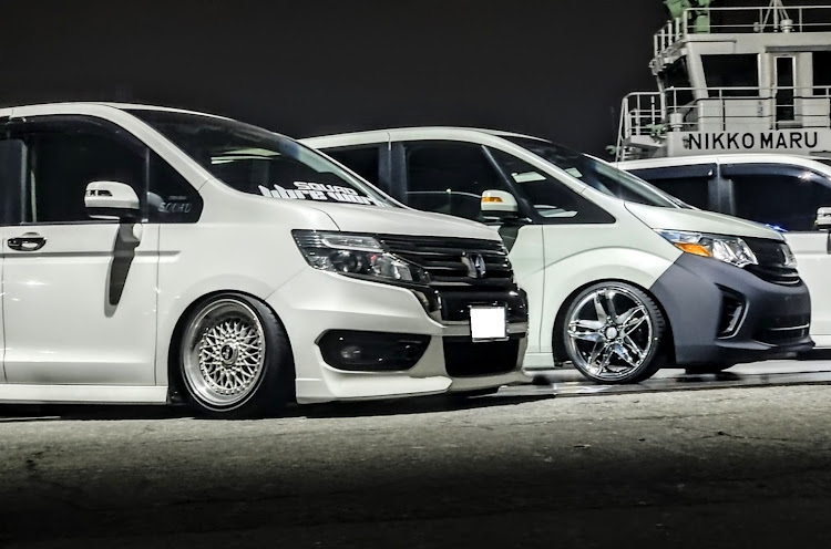 ステップワゴンスパーダのSTEP CREW SQUAD・ストレス発散・カメラ欲しい・カメ活したい・チーメンに感謝に関するカスタム事例の投稿画像4枚目