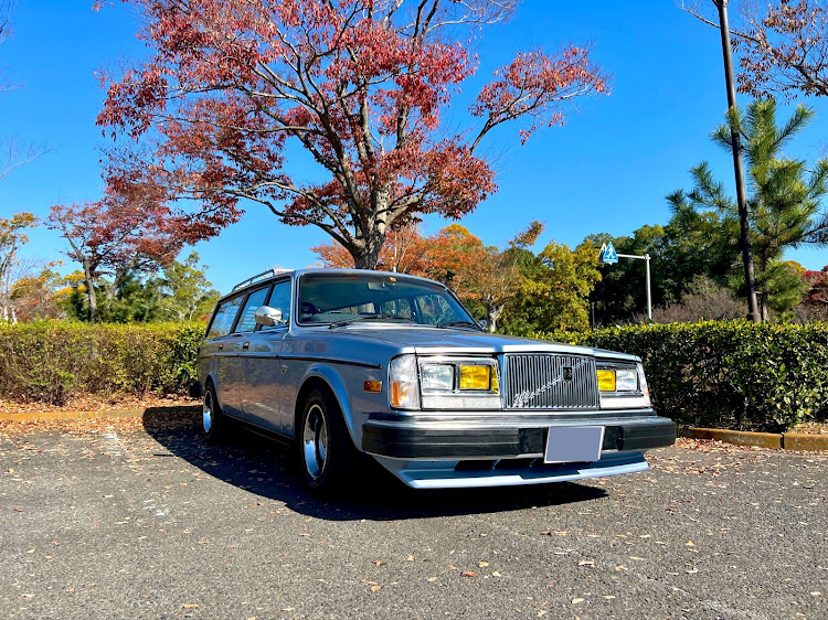 240 ワゴンのホイール交換・車高調整・カスタムカーに関するカスタム事例の投稿画像2枚目