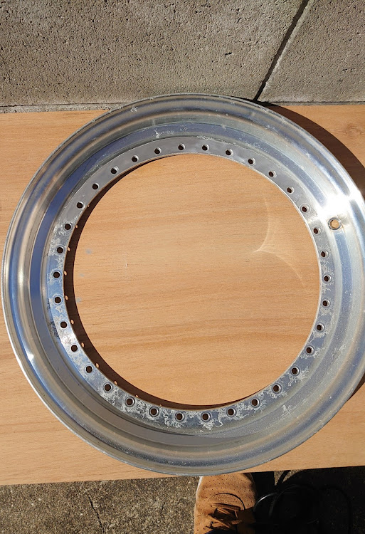 たぁきちさんが投稿した報告させていただきます・12クラウン・DIY・BBS・シロカビは削るしかない(*￣◇)=3に関するカスタム事例の投稿画像1枚目