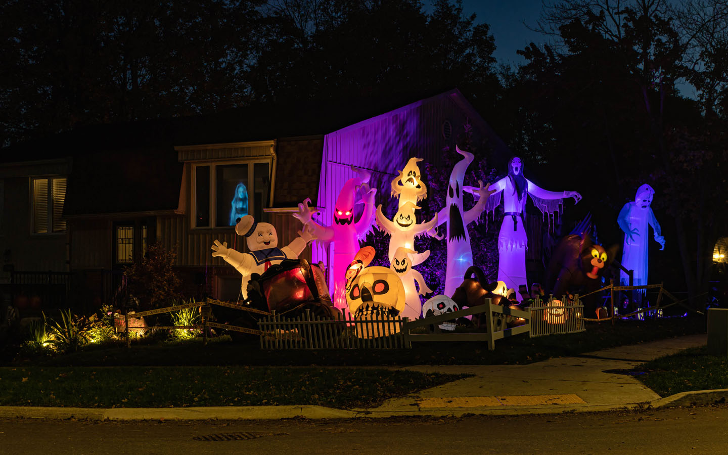 halloween ideas at home: glowing ghosts for halloween