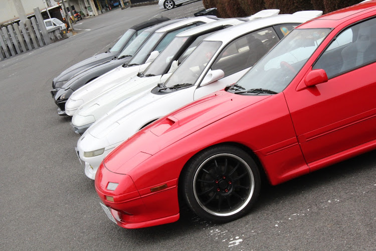 RX-7のMR2の襲撃・何故か集うS-FACTORY・来ても何も無いよ～～🤣・ちょーーーーみんなで屋根作ろ💦💦・板金の腕...どうしたら上がる？💦に関するカスタム事例の投稿画像3枚目