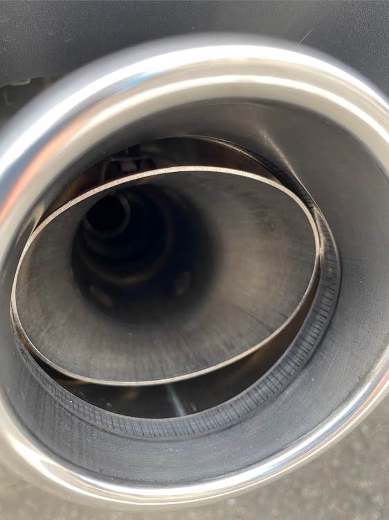 フォレスターのマフラーカッター・STIに関するカスタム事例の投稿画像2枚目