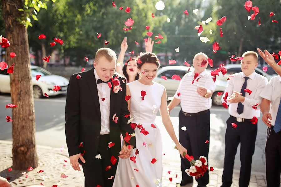 Wedding photographer Kseniya Tkachenko (fotovnsk). Photo of 11 December 2016