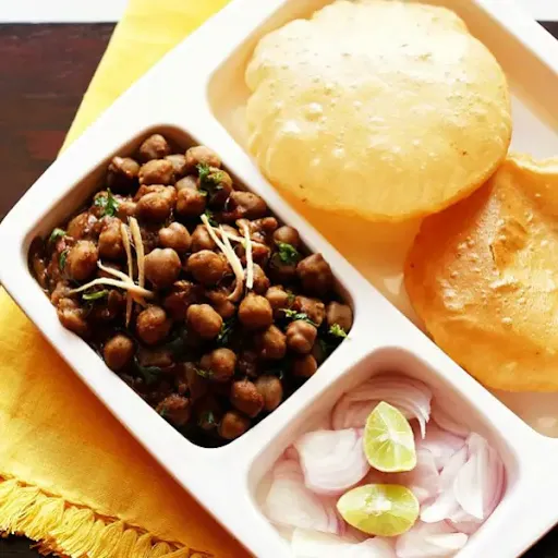 Amritsari Chole Poori