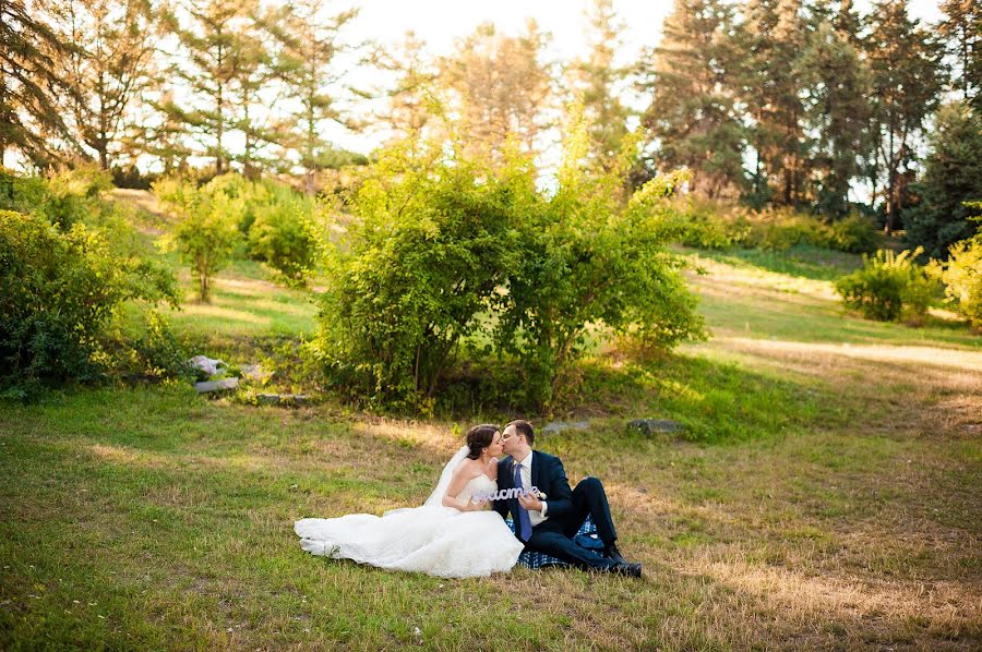 Fotógrafo de casamento Ruslan Novosel (novosyol). Foto de 8 de abril 2016